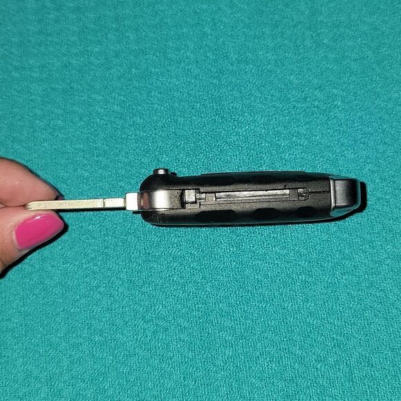 Factory OEM Jeep 4 Button Flip Key Keyfob with Key Remote Transmitter 2018-2021 - Picture 3 of 8